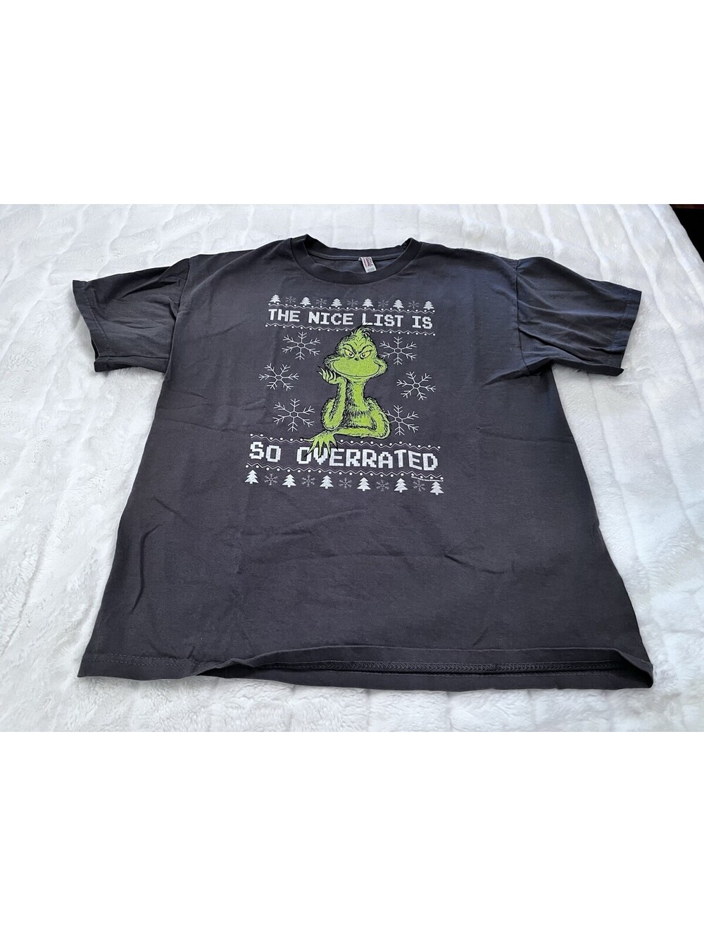 Grinch The nice List is so overrated Men’s  large charcoal gray t shirt